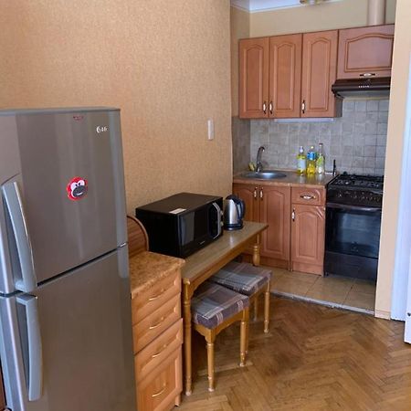 Apartment On Hoholya Street Черновцы Экстерьер фото