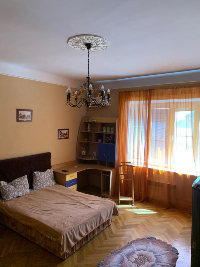 Apartment On Hoholya Street Черновцы Экстерьер фото