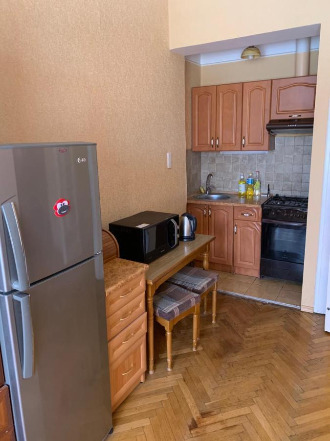 Apartment On Hoholya Street Черновцы Экстерьер фото