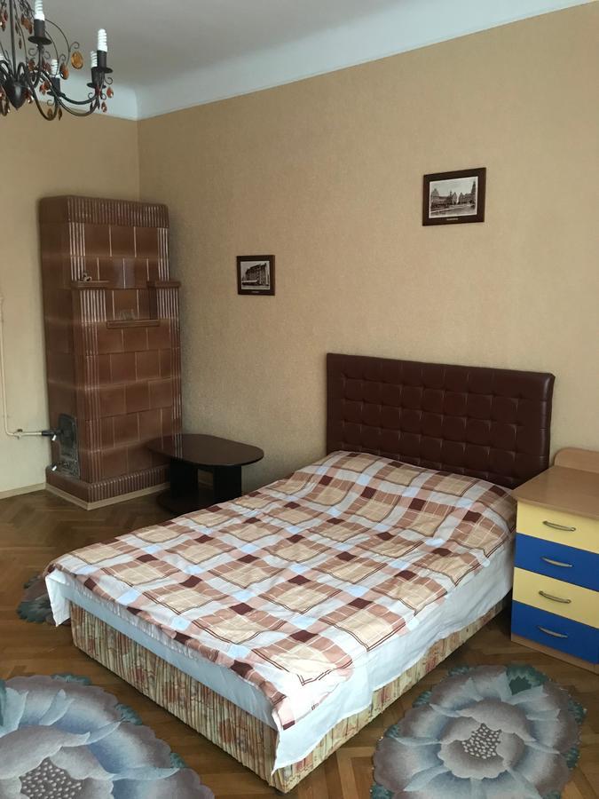 Apartment On Hoholya Street Черновцы Экстерьер фото